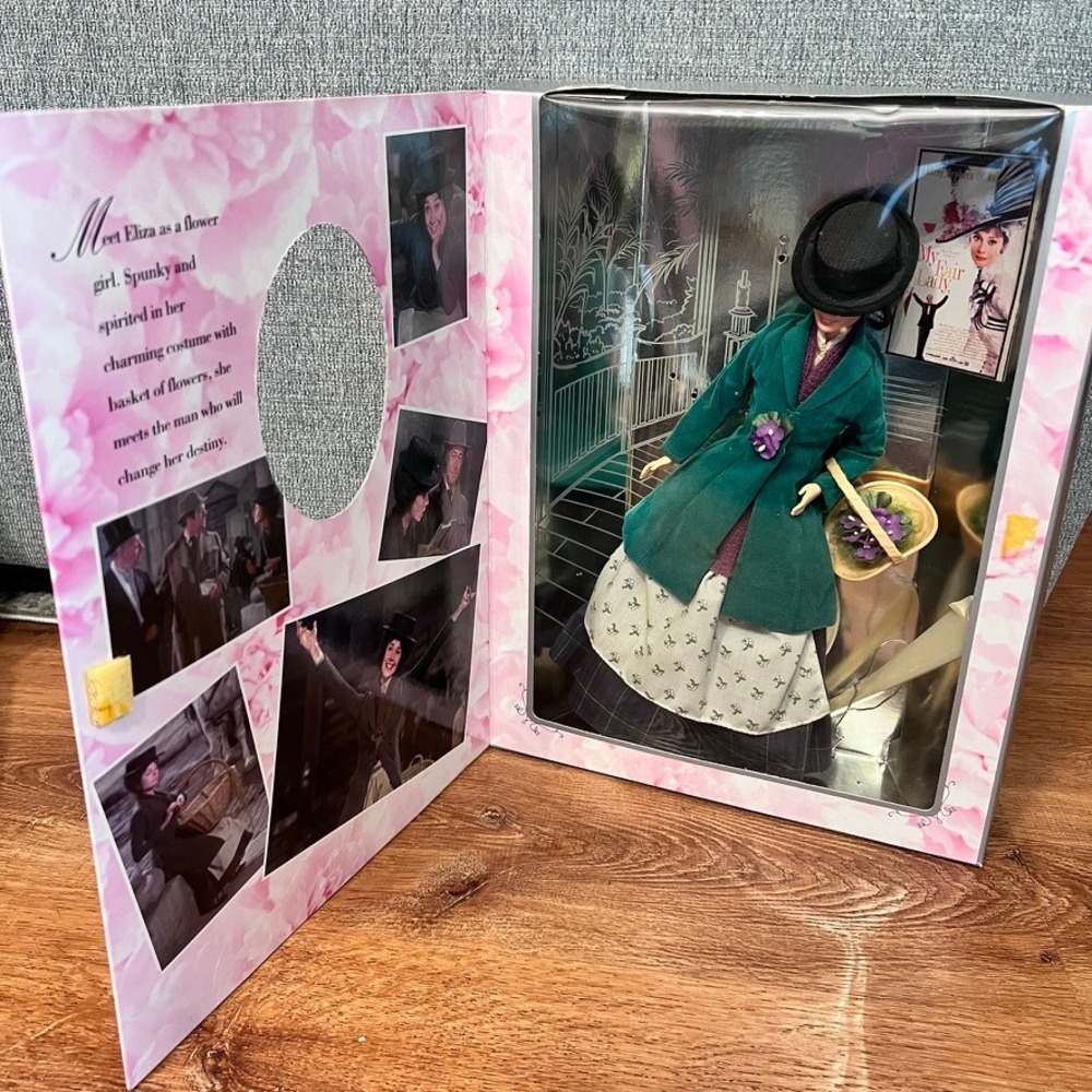 Barbie Eliza Doolittle My Fair Lady Doll 1995 Flower Girl Green Coat Skirt 15497 - Picture 8 of 14